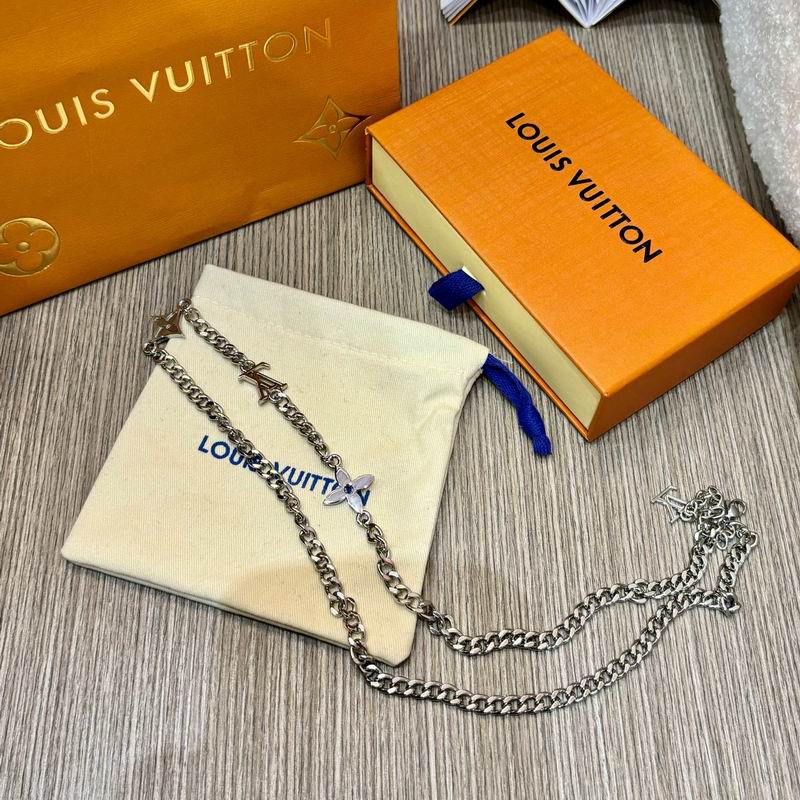 LV Necklace 03lyr692 (3)